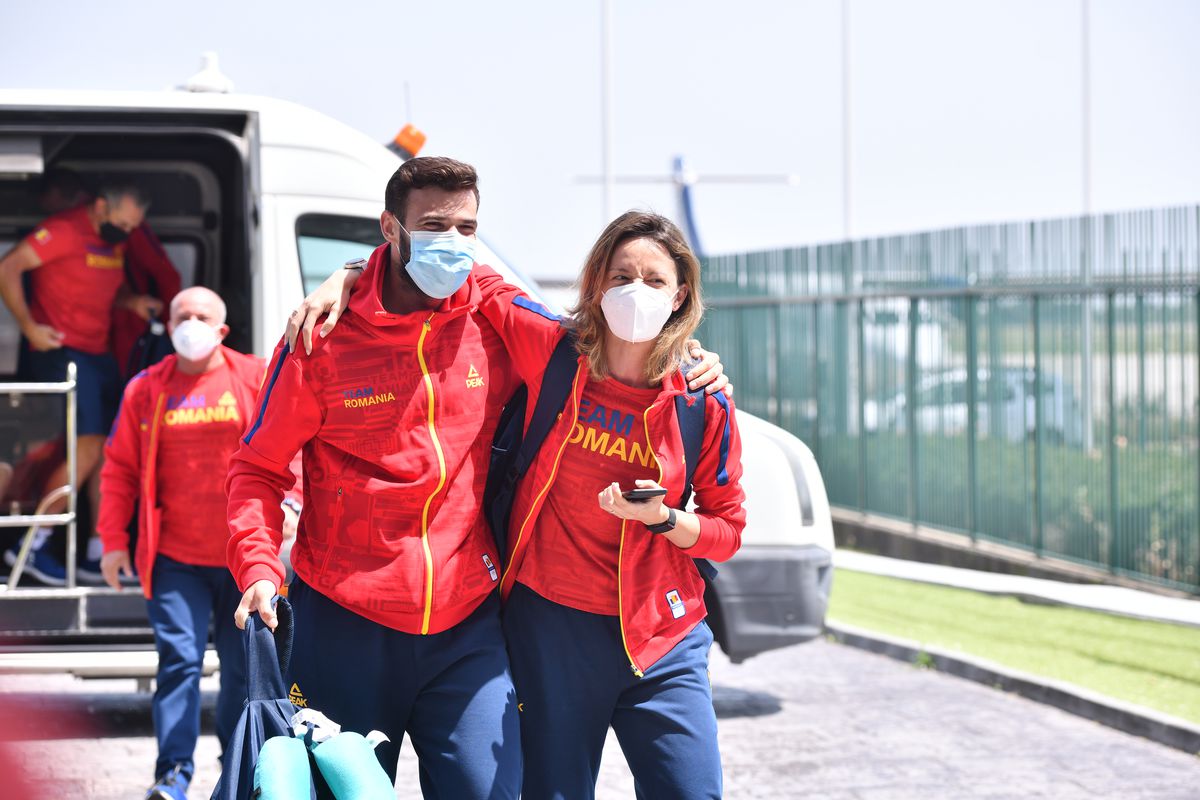 Cum a aterizat la București, Ana Maria Popescu s-a luat de ministrul Novak, aflat chiar lângă ea: „Unde-i cecul ăla de 5 milioane?”