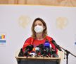 Cum a aterizat la București, Ana Maria Popescu s-a luat de ministrul Novak, aflat chiar lângă ea: „Unde-i cecul ăla de 5 milioane?”