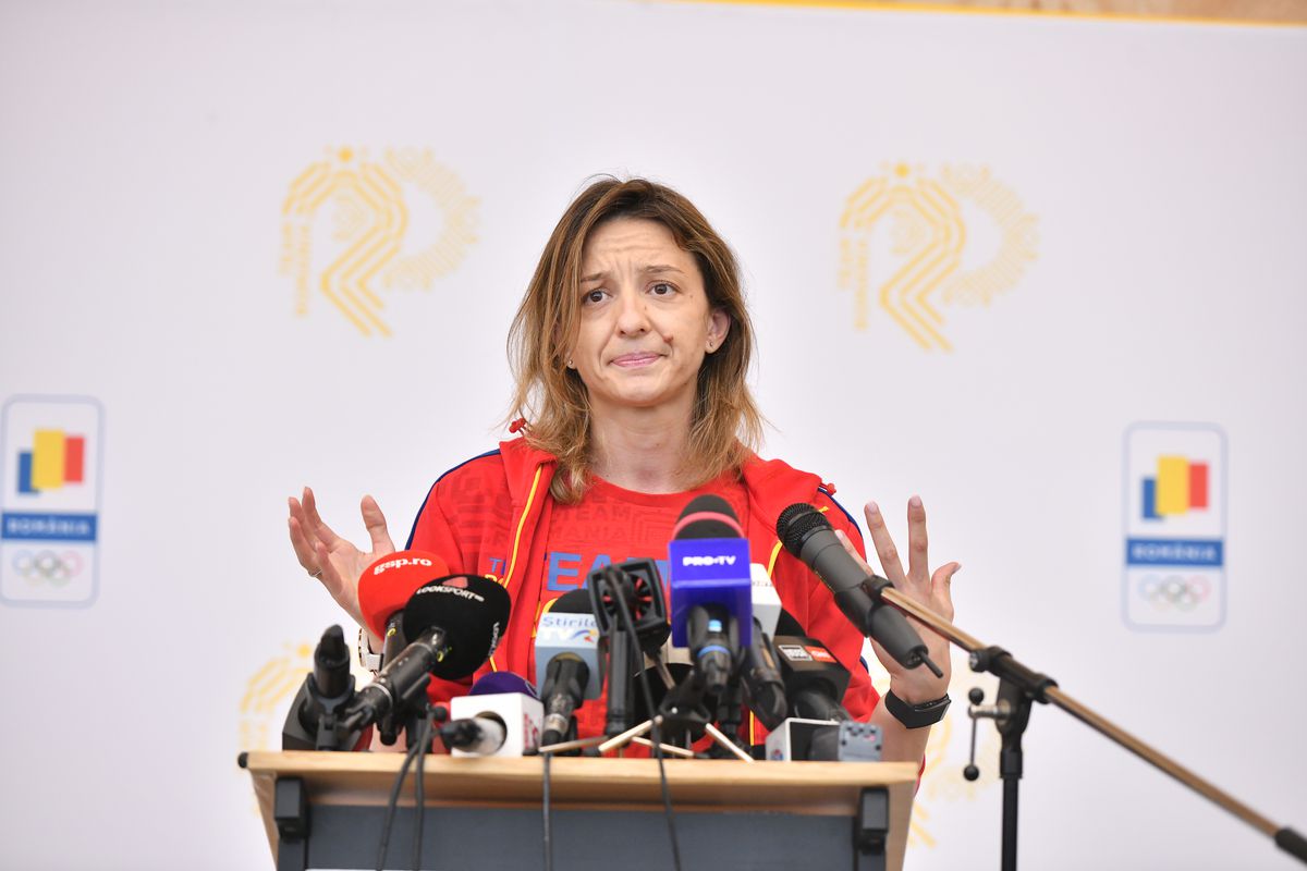 Cum a aterizat la București, Ana Maria Popescu s-a luat de ministrul Novak, aflat chiar lângă ea: „Unde-i cecul ăla de 5 milioane?”