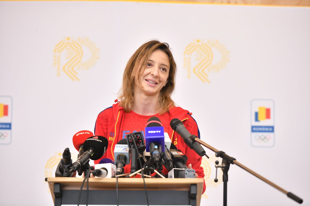 Cum a aterizat la București, Ana Maria Popescu s-a luat de ministrul Novak, aflat chiar lângă ea: „Unde-i cecul ăla de 5 milioane?”