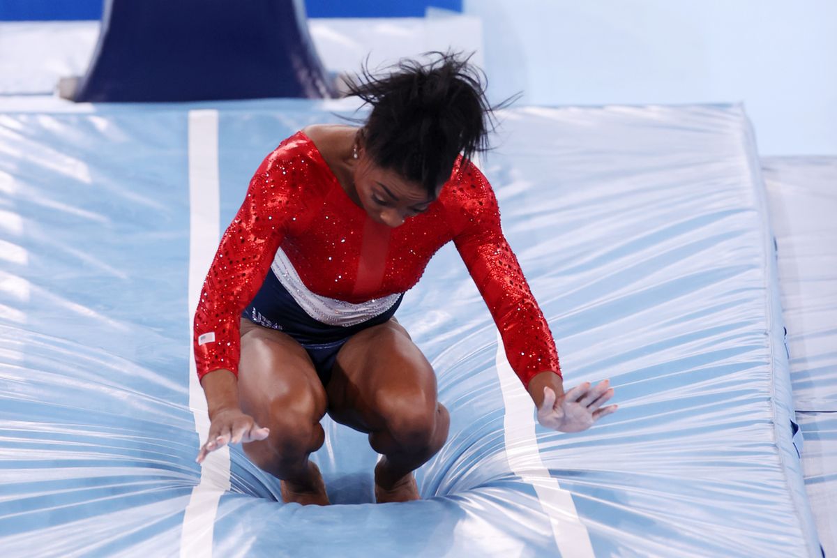 Americanca Simone Biles nu s-a retras din cauza unei accidentări din finala pe echipe de la Tokyo! A suferit un atac de panică: „Greutatea întregii lumi cade pe umerii mei”