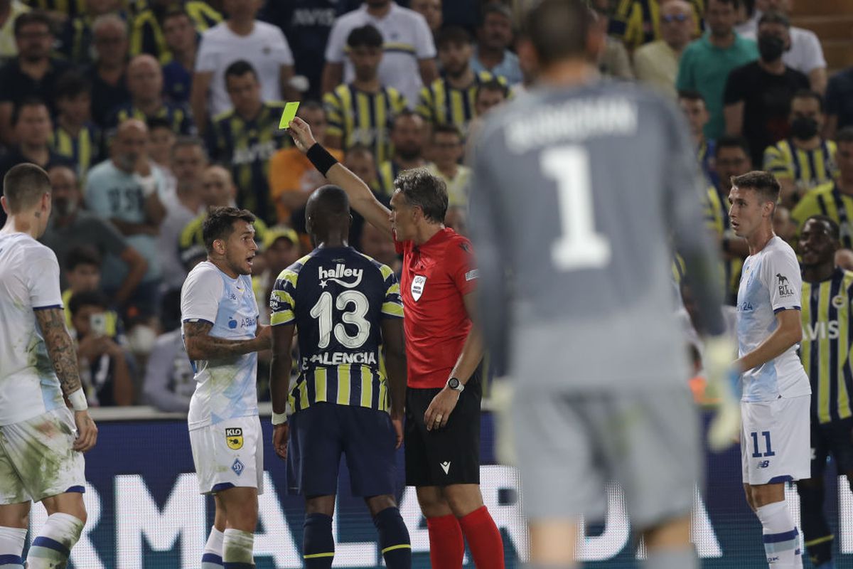 Scene absolut revoltătoare la Fenerbahce - Dinamo Kiev: „Mi-e rușine că trăiesc în aceeași țară cu voi! UEFA, fă ceva!” » Ce au scandat mii de turci
