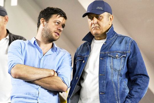 Victor Angelescu, în stânga, alături de celălalt acționar de la Rapid, Dan Șucu