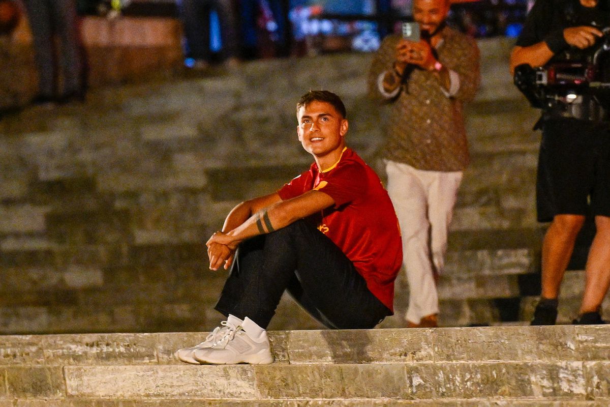 Imagini spectaculoase din Italia » Peste 10.000 de fani la prezentarea lui Dybala