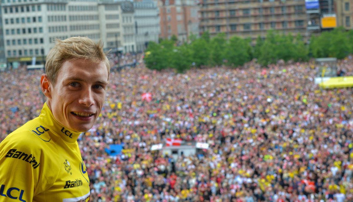 A scos în stradă mai mulți fani decât Dybala! Imagini fabuloase din Danemarca » Cum a fost primit Jonas Vingegaard, câștigătorul Turului Franței