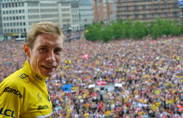 A scos în stradă mai mulți fani decât Dybala! Imagini fabuloase din Danemarca » Cum a fost primit Jonas Vingegaard, câștigătorul Turului Franței