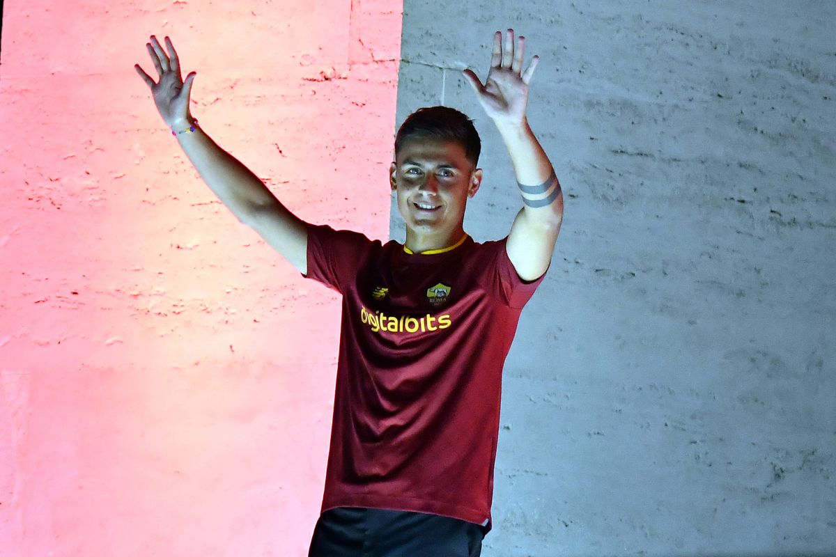 Imagini spectaculoase din Italia » Peste 10.000 de fani la prezentarea lui Dybala