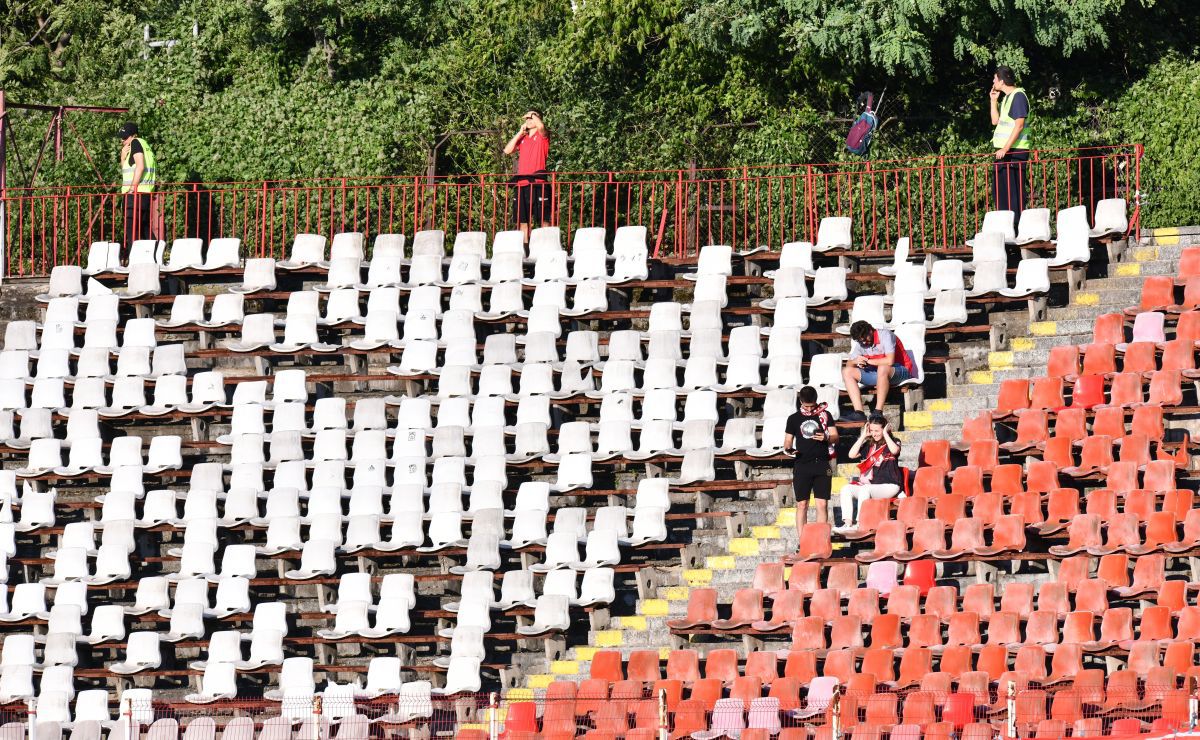 La un pas de bătaie! Scandal imens după CSKA Sofia - Sepsi! Căpitanul s-a înjurat cu ultrașii în parcare și va fi amendat