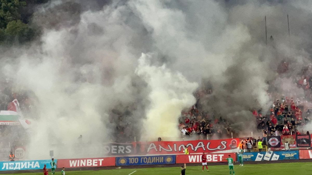 FOTO CSKA Sofia - Sepsi, torțe aprinse de fanii gazdelor