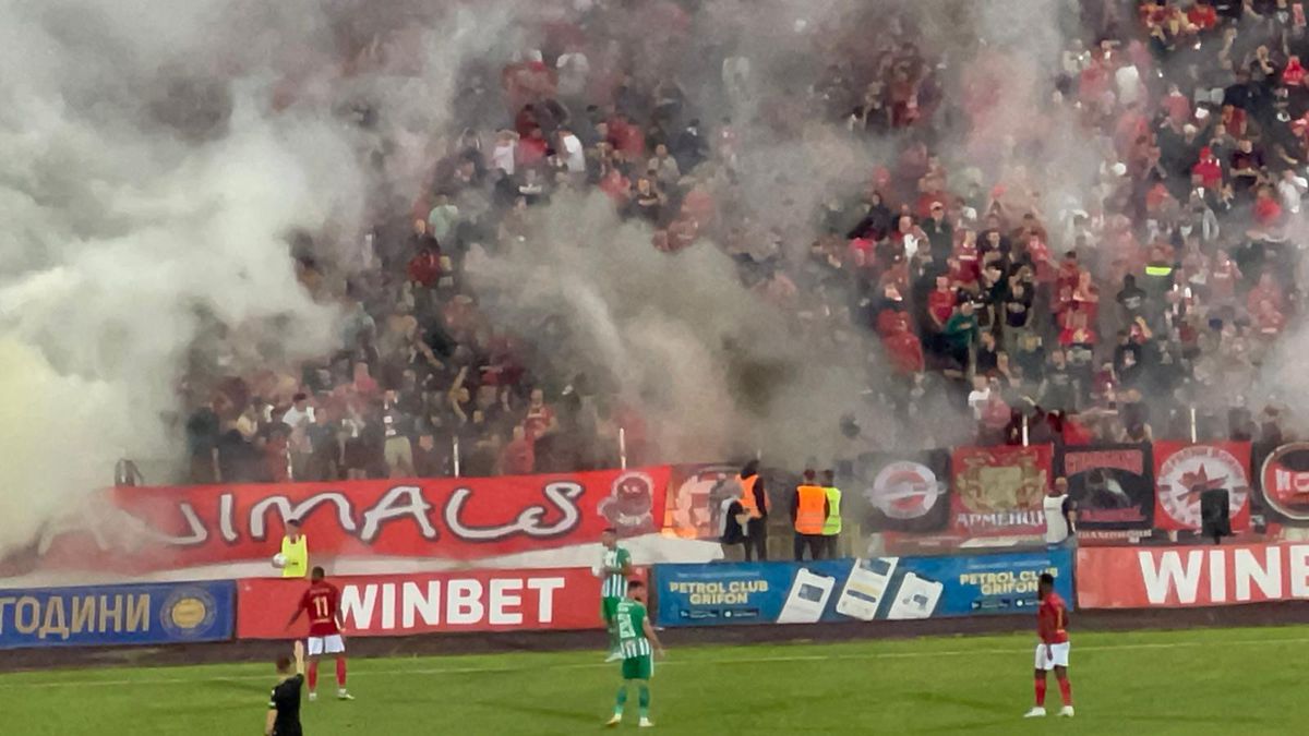 FOTO CSKA Sofia - Sepsi, torțe aprinse de fanii gazdelor