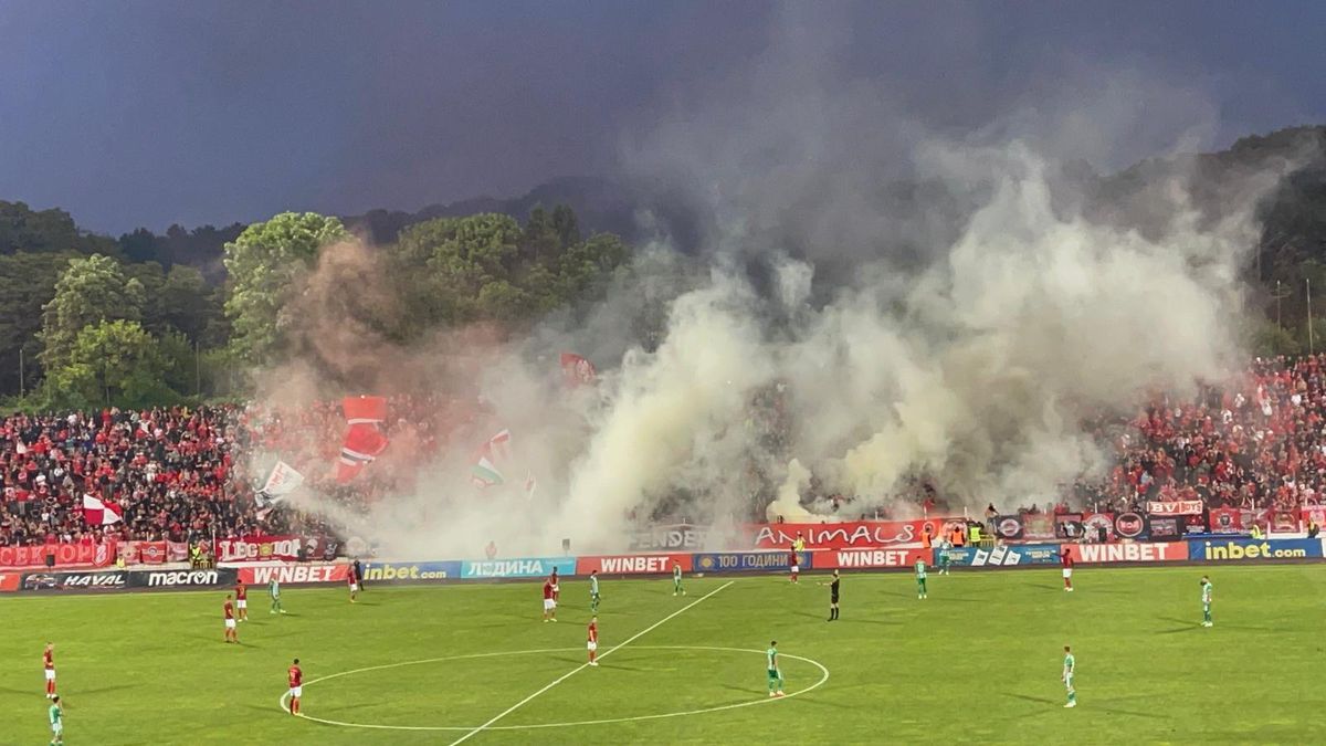 FOTO CSKA Sofia - Sepsi, torțe aprinse de fanii gazdelor