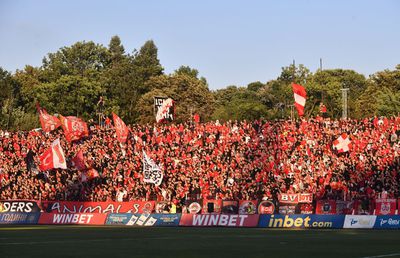 Sepsi acuză UEFA de dublă măsură » Dioszegi s-a dus la jurnaliștii români prezenți la Sofia: „Aici nu se mai dau amenzi?”