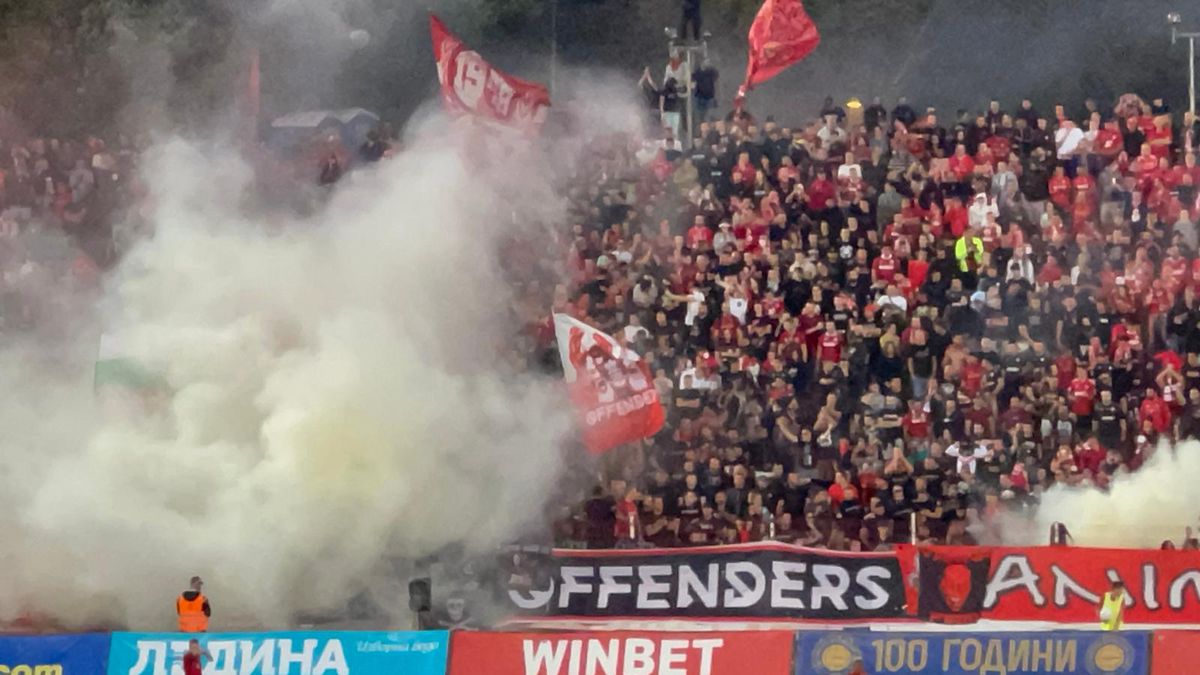 FOTO CSKA Sofia - Sepsi, torțe aprinse de fanii gazdelor