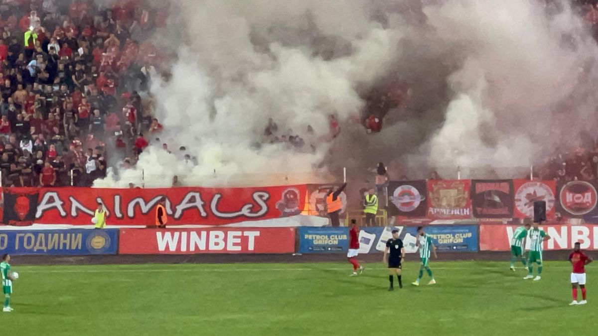 FOTO CSKA Sofia - Sepsi, torțe aprinse de fanii gazdelor