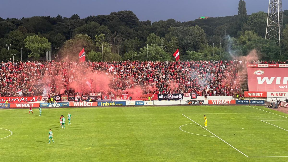 FOTO CSKA Sofia - Sepsi, torțe aprinse de fanii gazdelor