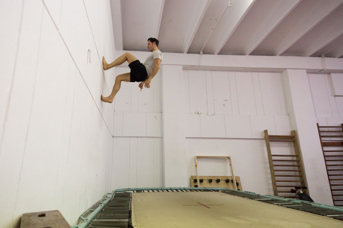 De la antrenamente pe saltele, în bazin fără apă și trambuline, la aur mondial » În urmă cu 6 ani, Constantin Popovici era retras. Acum e cel mai bun din lume