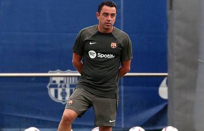 Xavi și-a prelungit contractul cu Barcelona, dar tot câștigă mai puțin decât a avut Ronald Koeman