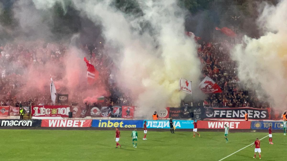 FOTO CSKA Sofia - Sepsi, torțe aprinse de fanii gazdelor