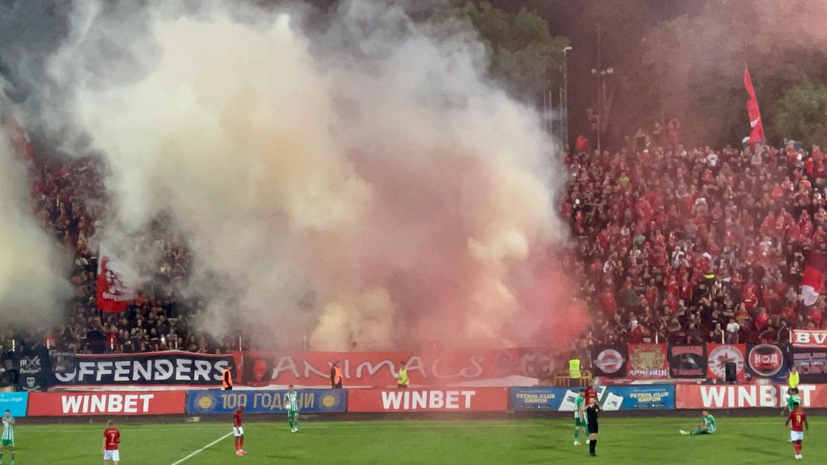 FOTO CSKA Sofia - Sepsi, torțe aprinse de fanii gazdelor