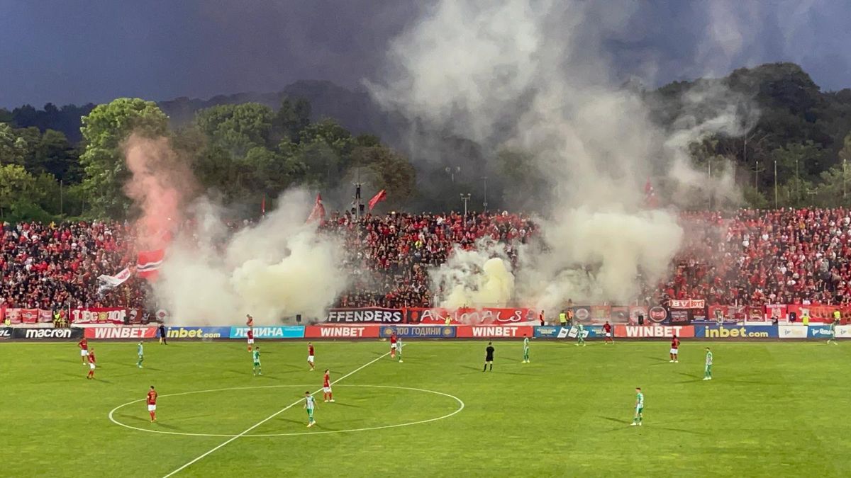 FOTO CSKA Sofia - Sepsi, torțe aprinse de fanii gazdelor