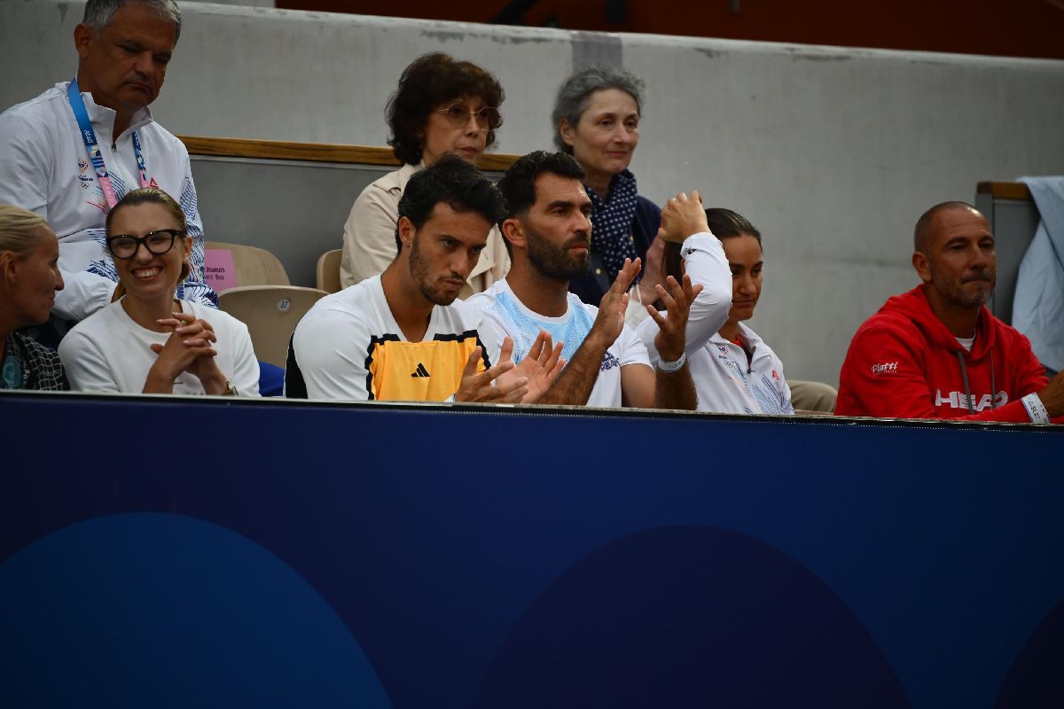 Jaqueline Cristian, victorie MĂREAȚĂ pe legendara arenă „Suzanne Lenglen” » Debutantă la Jocurile Olimpice, a revenit miraculos în fața favoritei gazdelor! Moment glorios pentru România