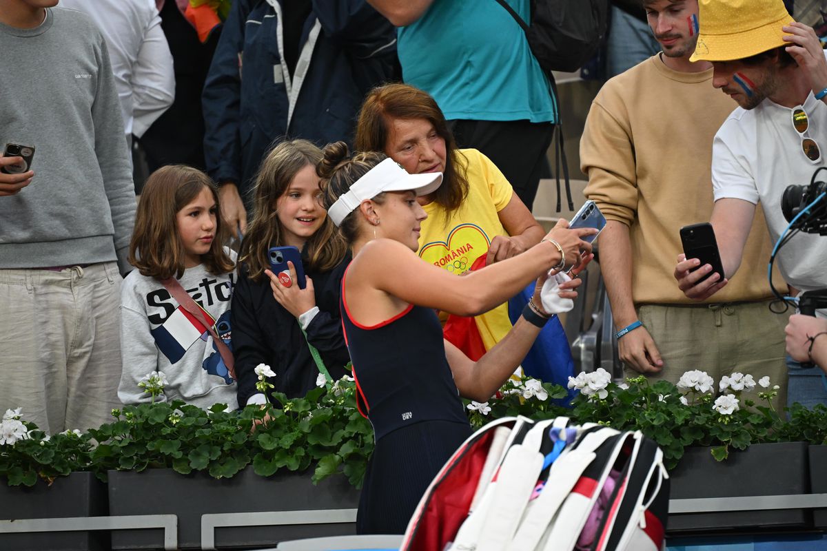 Jaqueline Cristian, victorie MĂREAȚĂ pe legendara arenă „Suzanne Lenglen” » Debutantă la Jocurile Olimpice, a revenit miraculos în fața favoritei gazdelor! Moment glorios pentru România