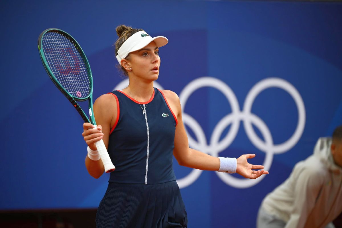 Jaqueline Cristian, victorie MĂREAȚĂ pe legendara arenă „Suzanne Lenglen” » Debutantă la Jocurile Olimpice, a revenit miraculos în fața favoritei gazdelor! Moment glorios pentru România