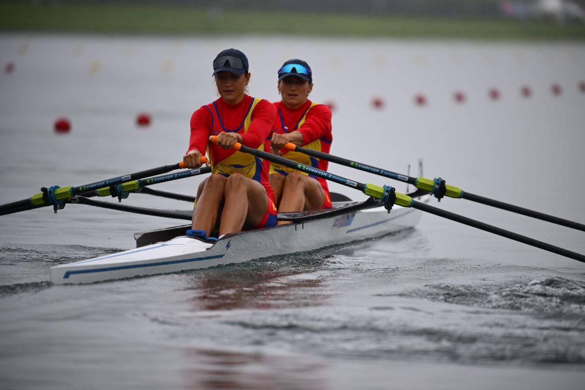 Canotorii români au început asaltul la Paris » Simona Radiș și Ancuța Bodnar, ritm de campioane, au câștigat cu avans mare seria!
