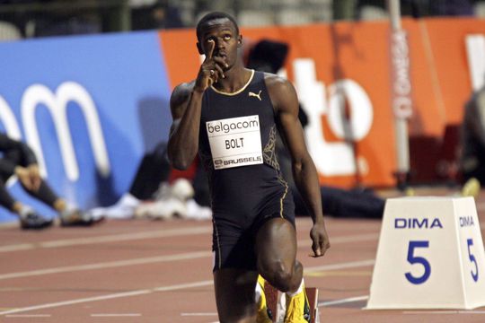 Usain Bolt și gestul său de la start, cu degetul arătător ridicat Foto: Imago Images