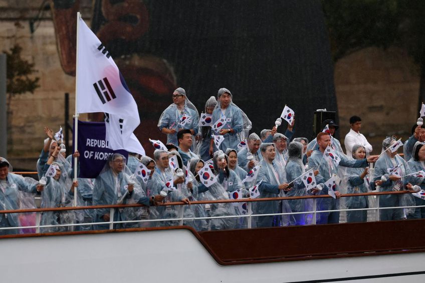 Moment controversat în timpul ceremoniei de deschidere de la JO: Delegația Coreei de Sud a fost confundată cu cea a Coreei de Nord. Foto: Imago