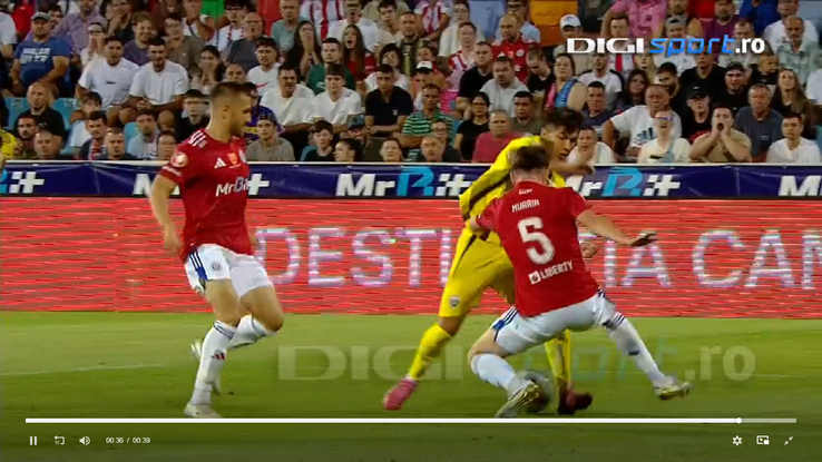 Alexandru Musi a solicitat un penalty în Oțelul - Dinamo. FOTO: captură @Digi Sport
