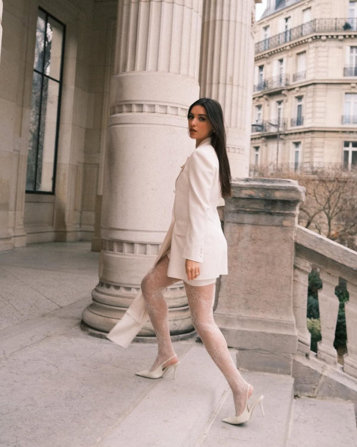 Controversă la nuntă » Celebrul fotbalist, pus de actrița de origine kosovară să afișeze „vulturul albanez”: „Ar trebui interzis câteva jocuri”