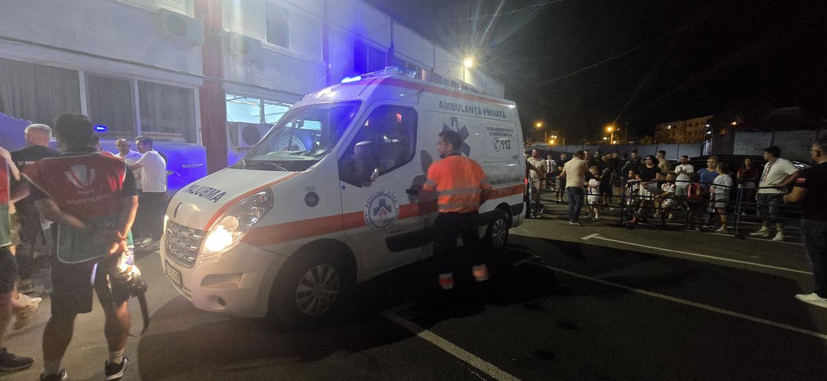 Ambulanța la stadion pentru doi jucători, după Oțelul Galați - Dinamo: unul singur a fost dus la spital