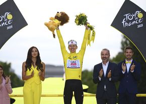 Tadej Pogačar četrtič zmagovalec kolesarske dirke po Franciji