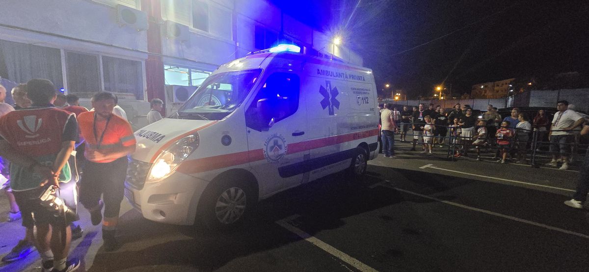 Ambulanța la stadion pentru doi jucători, după Oțelul Galați - Dinamo: unul singur a fost dus la spital