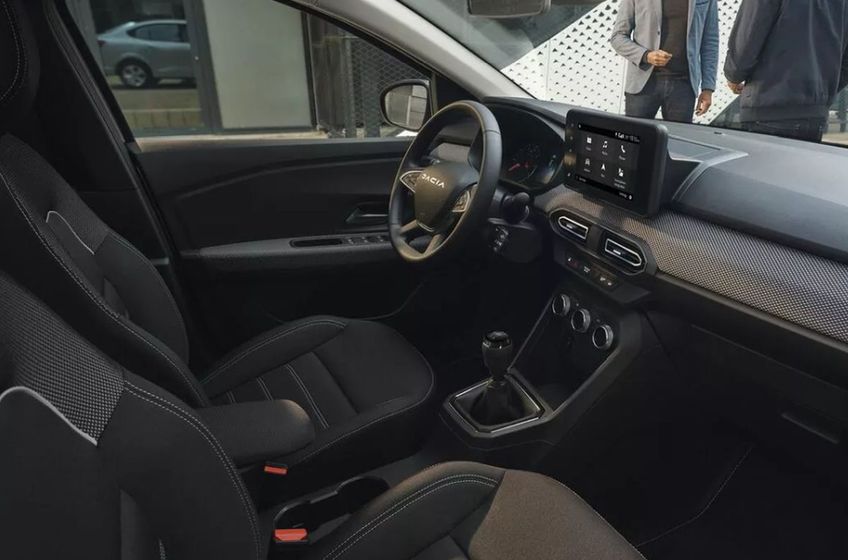 FOTO Dacia Logan se schimbă » Cum poate arăta noua versiune a mașinii preferate a românilor