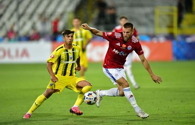 Dinamoviștii „se bat” pentru vina de la golul doi marcat de Oțelul: „E imposibil să înscrie de fiecare dată când ajung în careu!”