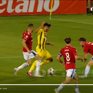 Alexandru Musi a solicitat un penalty în Oțelul - Dinamo. FOTO: captură @Digi Sport