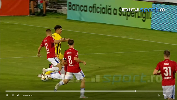 Alexandru Musi a solicitat un penalty în Oțelul - Dinamo. FOTO: captură @Digi Sport