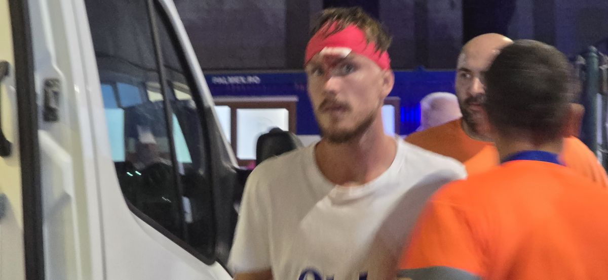 Ambulanța la stadion pentru doi jucători după Oțelul Galați - Dinamo