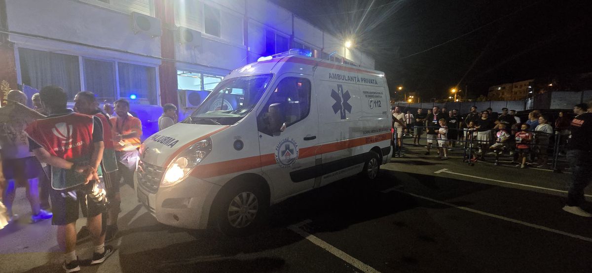 Ambulanța la stadion pentru doi jucători după Oțelul Galați - Dinamo
