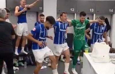 Imagini fabuloase din vestiarul Farului după victoria din Ghencea » Cine a fost în centrul atenției