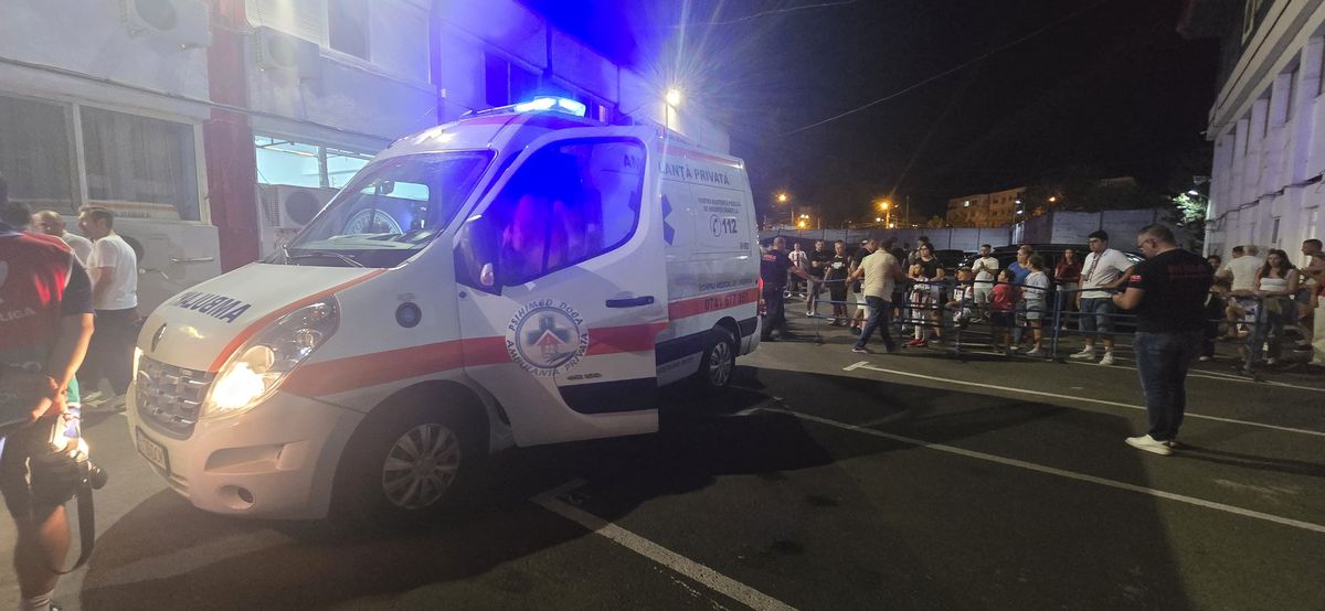 Ambulanța la stadion pentru doi jucători, după Oțelul Galați - Dinamo: unul singur a fost dus la spital