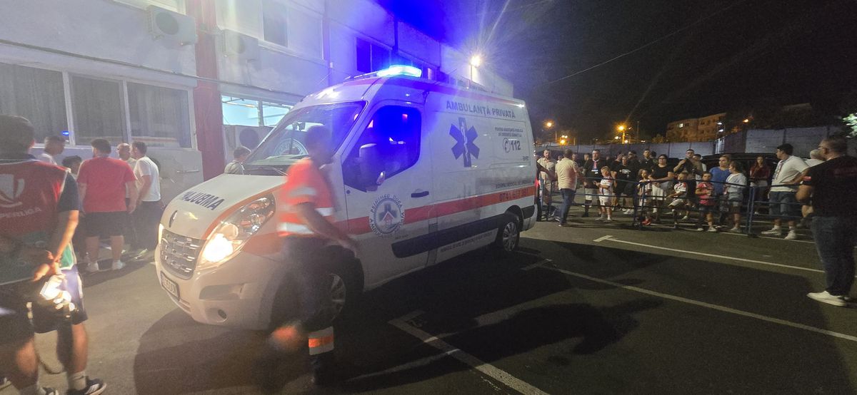 Ambulanța la stadion pentru doi jucători după Oțelul Galați - Dinamo