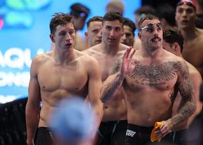 E Pan Zhanle marele rival al lui David Popovici la CM din Singapore? Ștafeta de 4X100 m liber a răsturnat calculele! AUR cu timp inuman