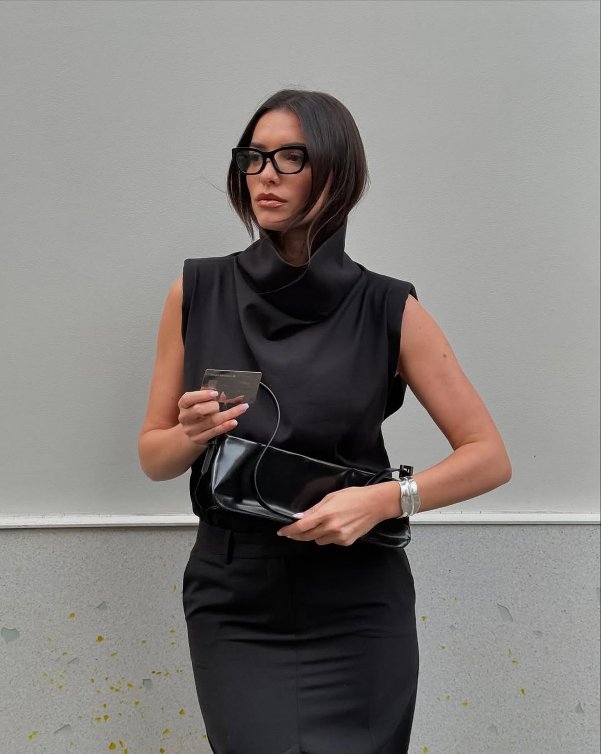 Controversă la nuntă » Celebrul fotbalist, pus de actrița de origine kosovară să afișeze „vulturul albanez”: „Ar trebui interzis câteva jocuri”