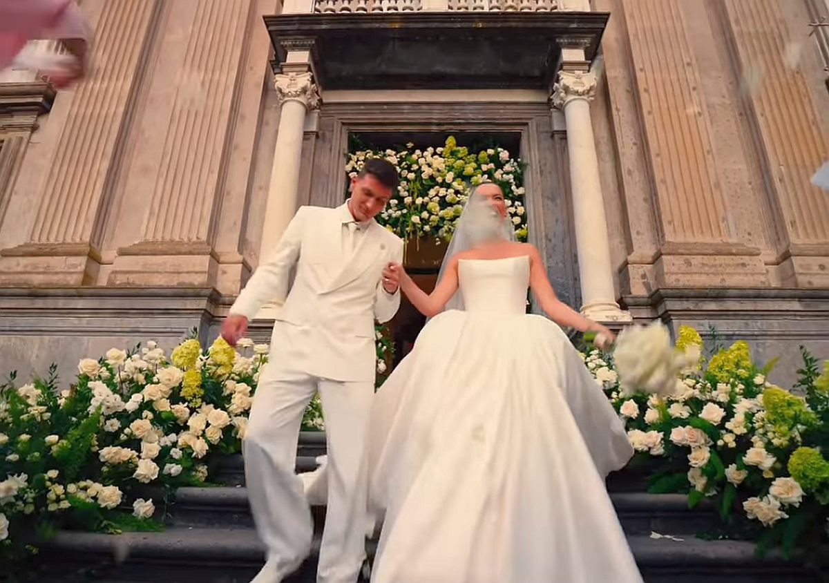 Controversă la nuntă » Celebrul fotbalist, pus de actrița de origine kosovară să afișeze „vulturul albanez”: „Ar trebui interzis câteva jocuri”