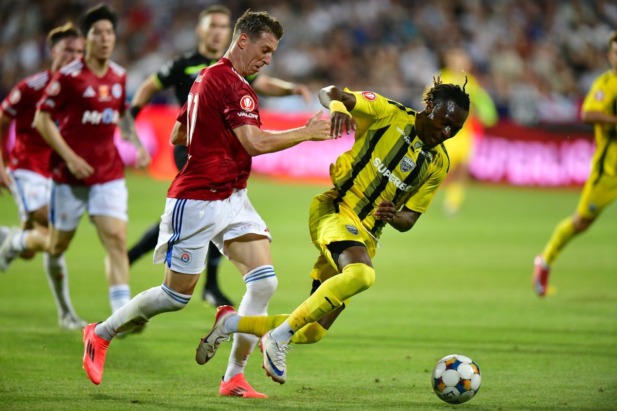 Ultrașii Oțelului continuă conflictul cu șefii clubului: „Cum a fost posibil? Dinamo nu va fi primită niciodată bine aici!”