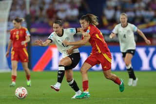 Legenda lui Bayern și a Germaniei transmite răspicat, într-un editorial manifest: „Fotbalul feminin a devenit sport de masă. Este momentul!”