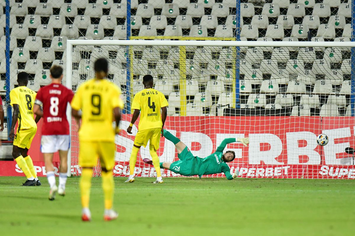 Ultrașii Oțelului continuă conflictul cu șefii clubului: „Cum a fost posibil? Dinamo nu va fi primită niciodată bine aici!”